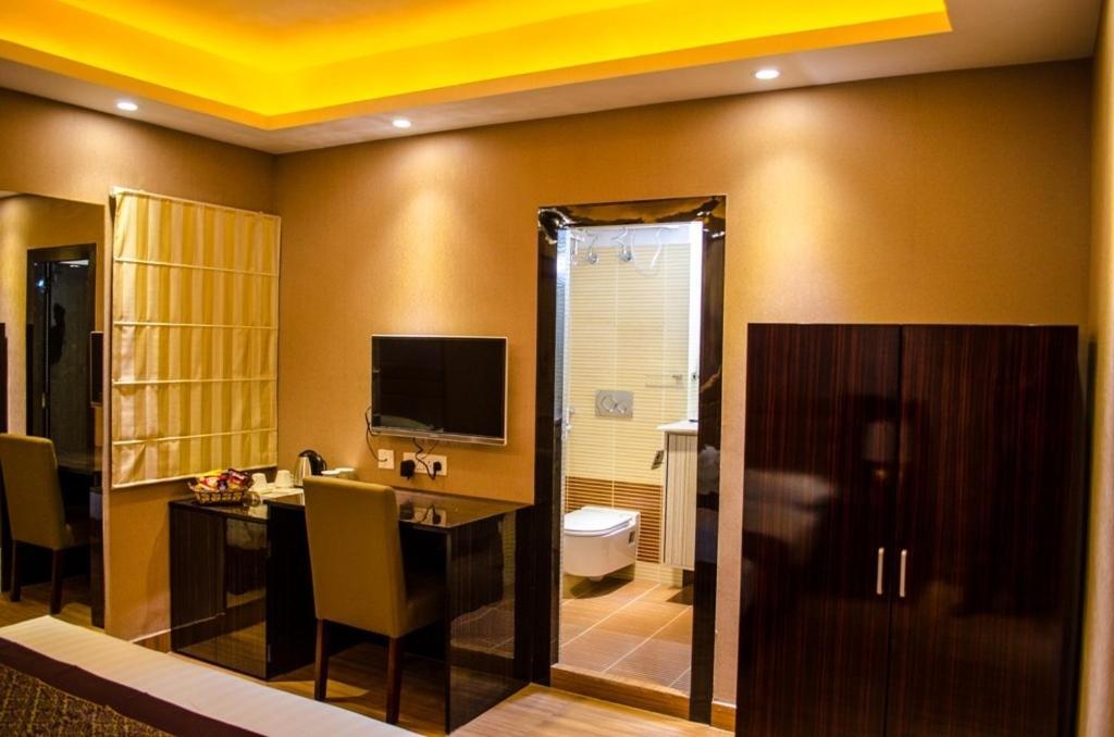 Hotel Comfotel Kalkuta Zewnętrze zdjęcie